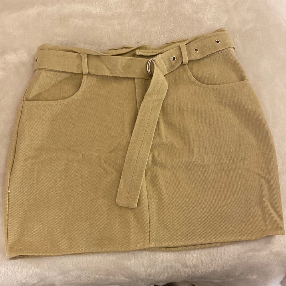 khaki mini skirt w belt